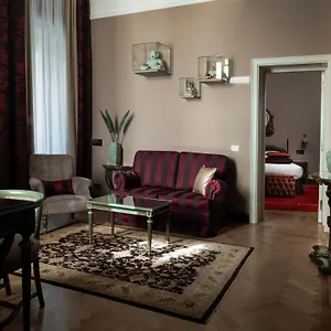 Grand Et De - The Leading Of The World ***** Milan